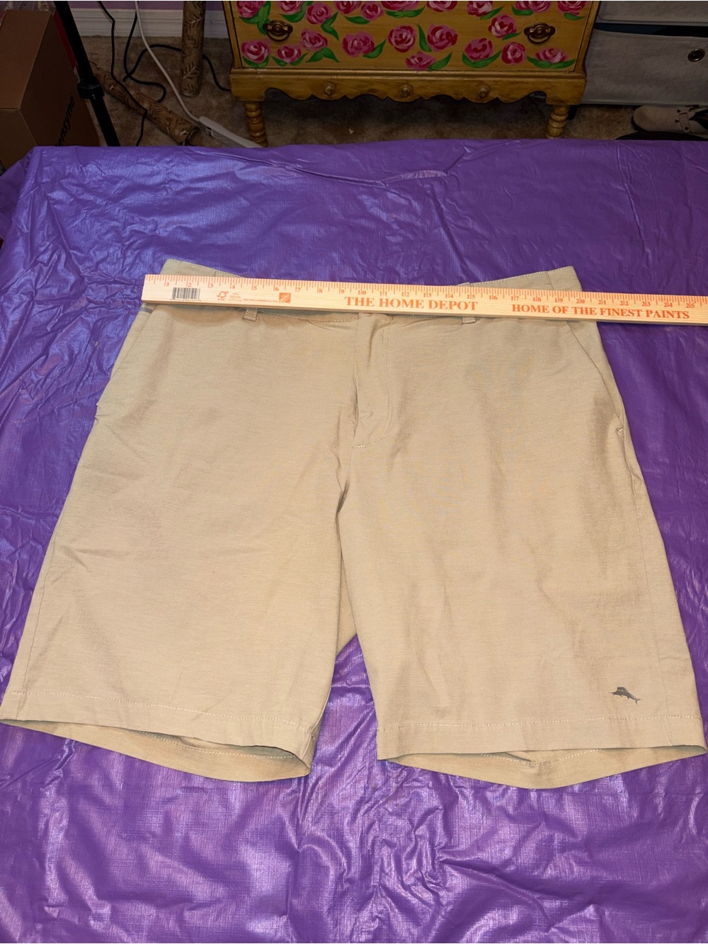 Tommy Bahama Beige Flat-Front Performance Shorts size 40